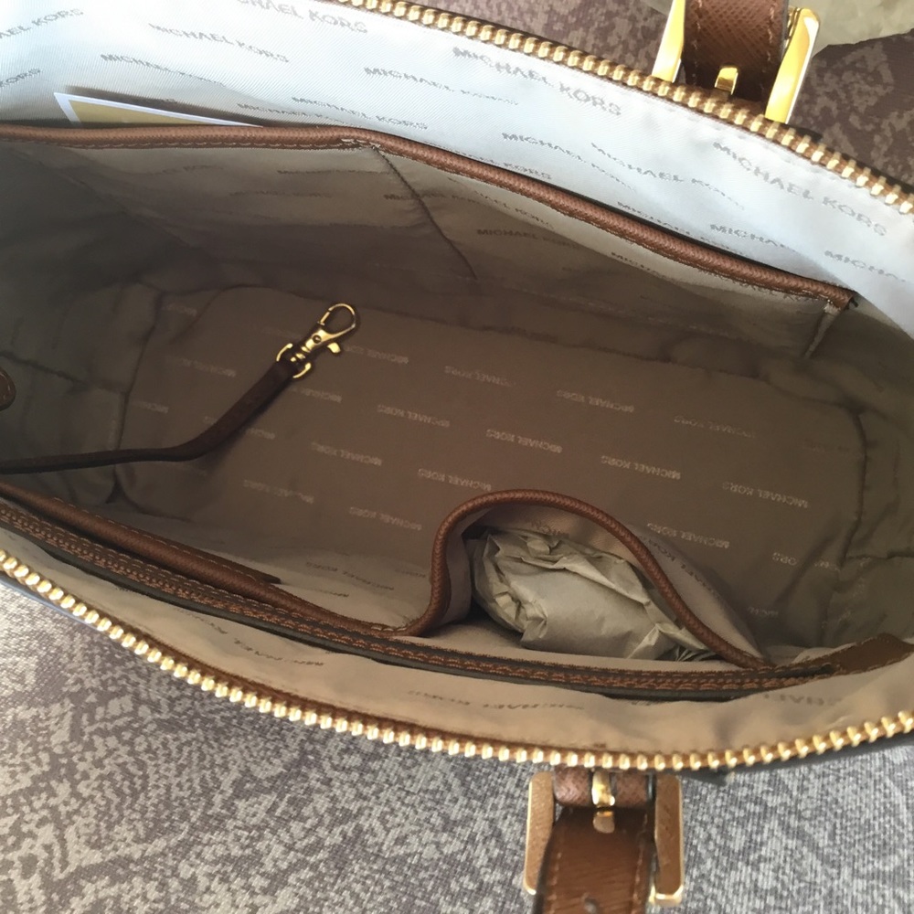 Michael Kors Jet Set Luggage Tote - Picture 2 of 4